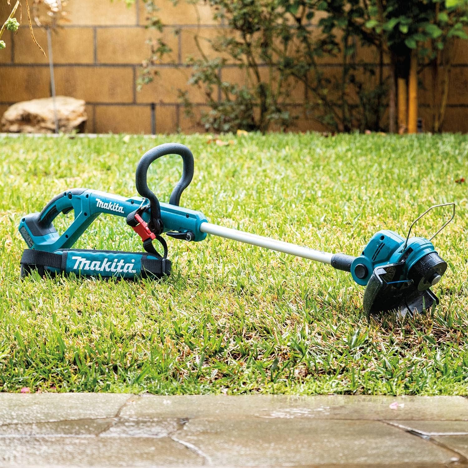 Makita DUR193Z 18V LXT Cordless Grass Trimmer – Lightweight, Body Only